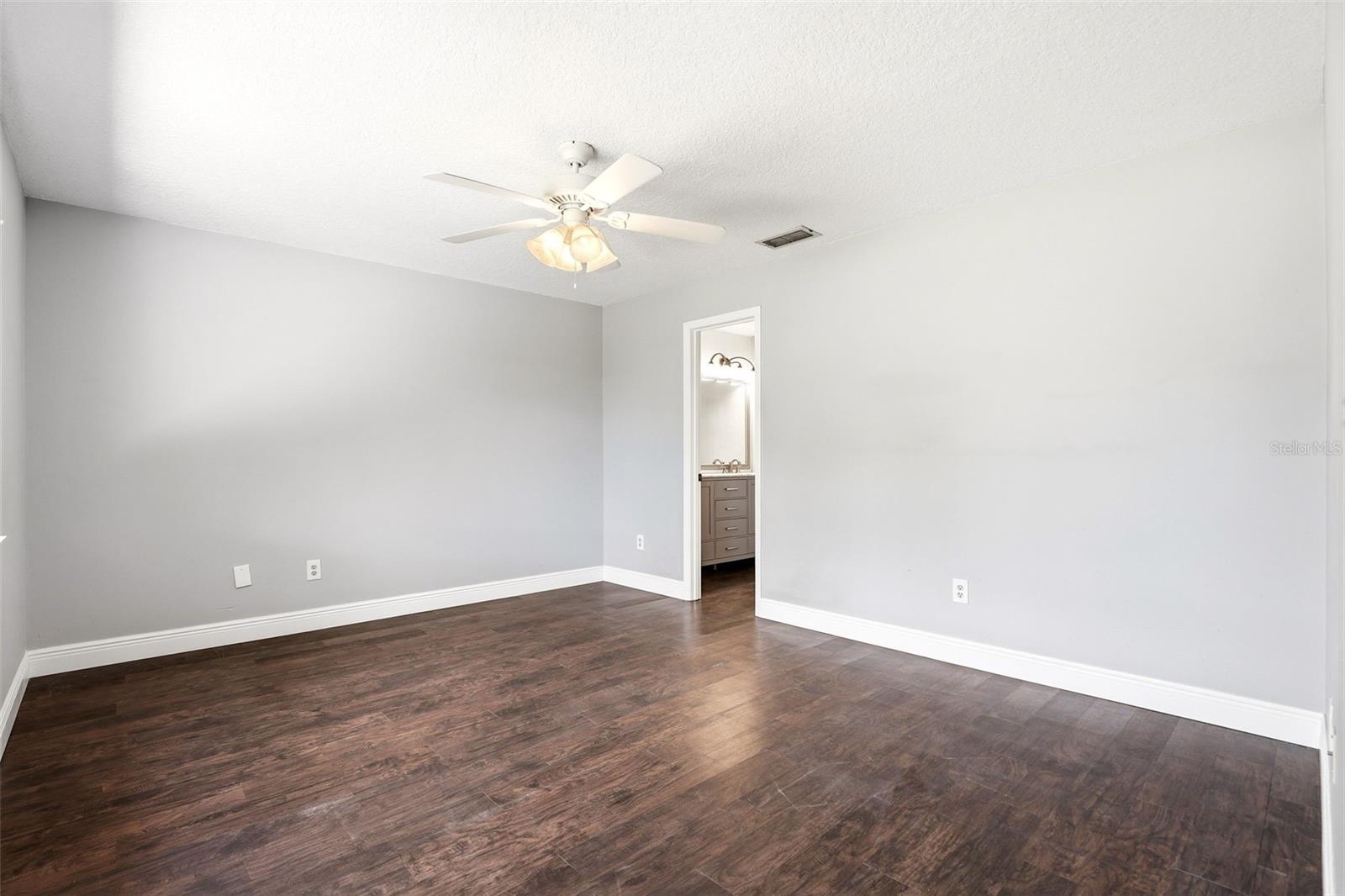 Image 15 of 30 For 1027 Hornbeam Street