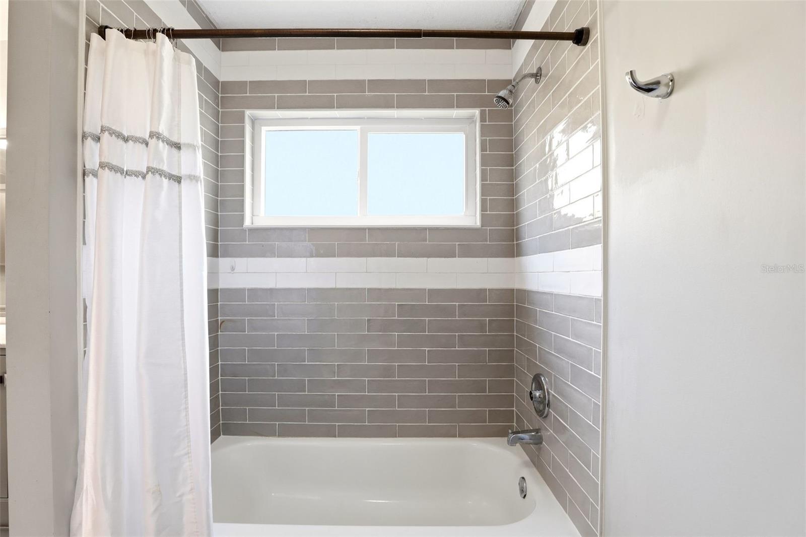 Image 18 of 30 For 1027 Hornbeam Street