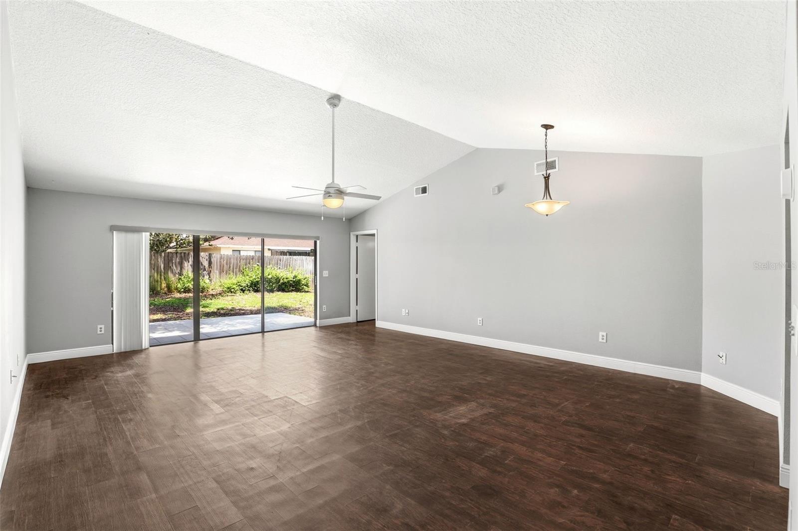 Image 4 of 30 For 1027 Hornbeam Street