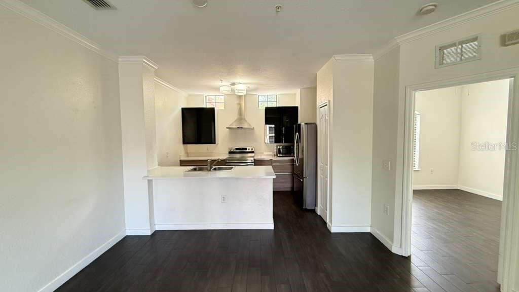 Image 13 of 56 For 6133 Metrowest Boulevard 105