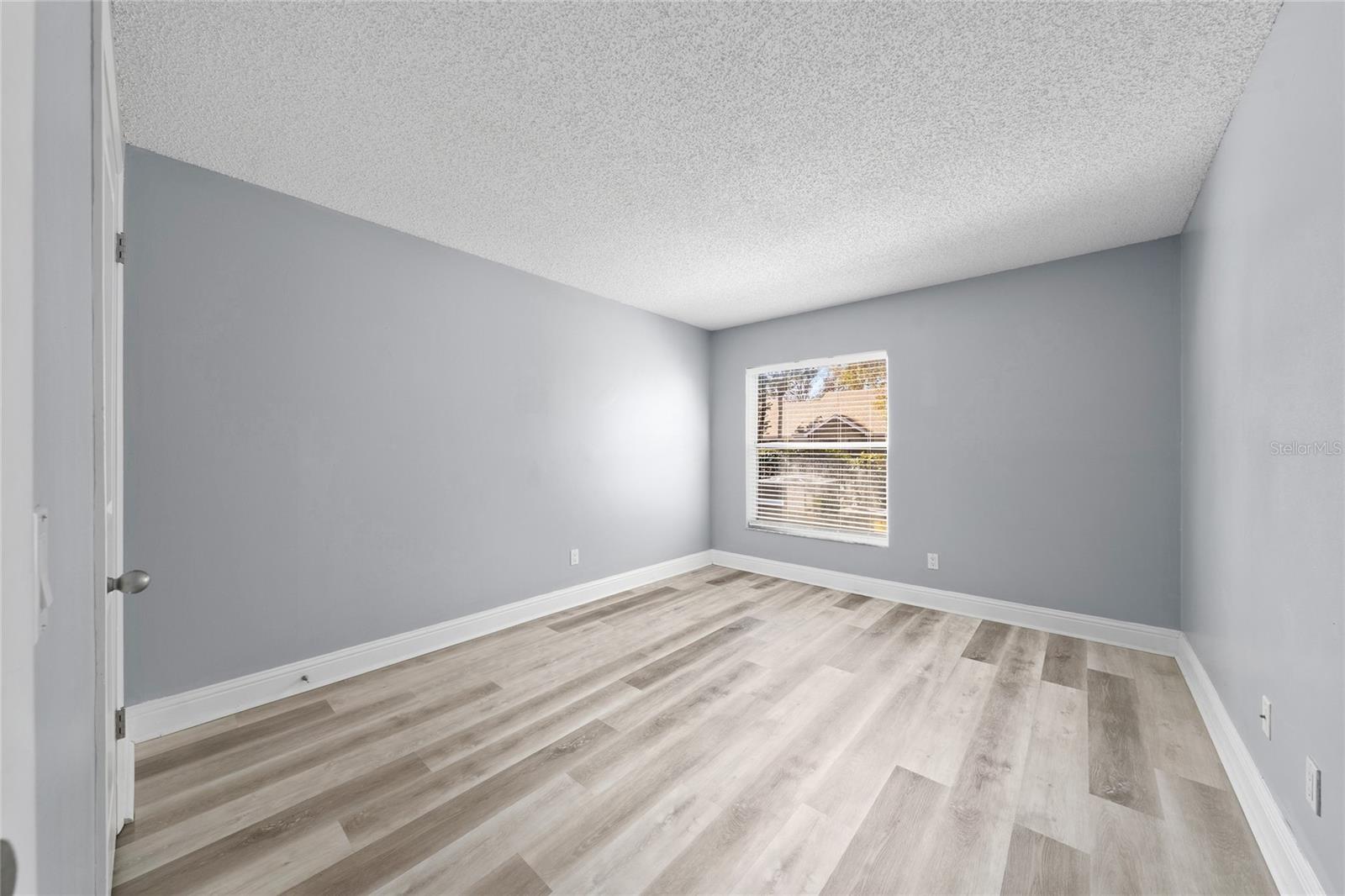 Image 16 of 27 For 5424 Michigan Street 7