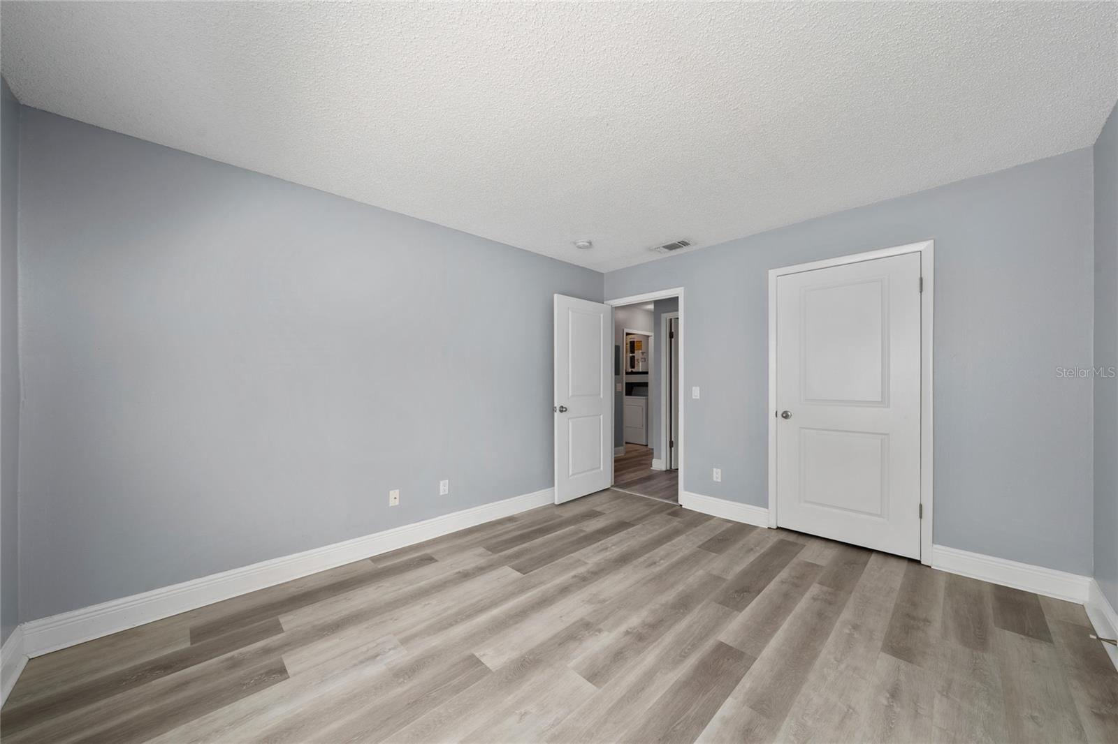 Image 17 of 27 For 5424 Michigan Street 7