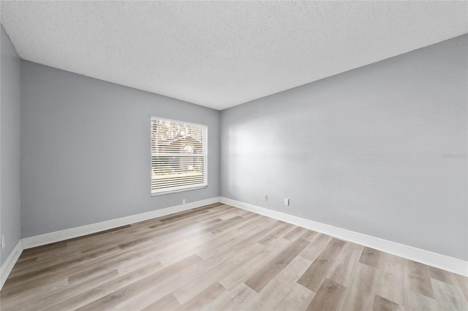 Image 20 of 27 For 5424 Michigan Street 7