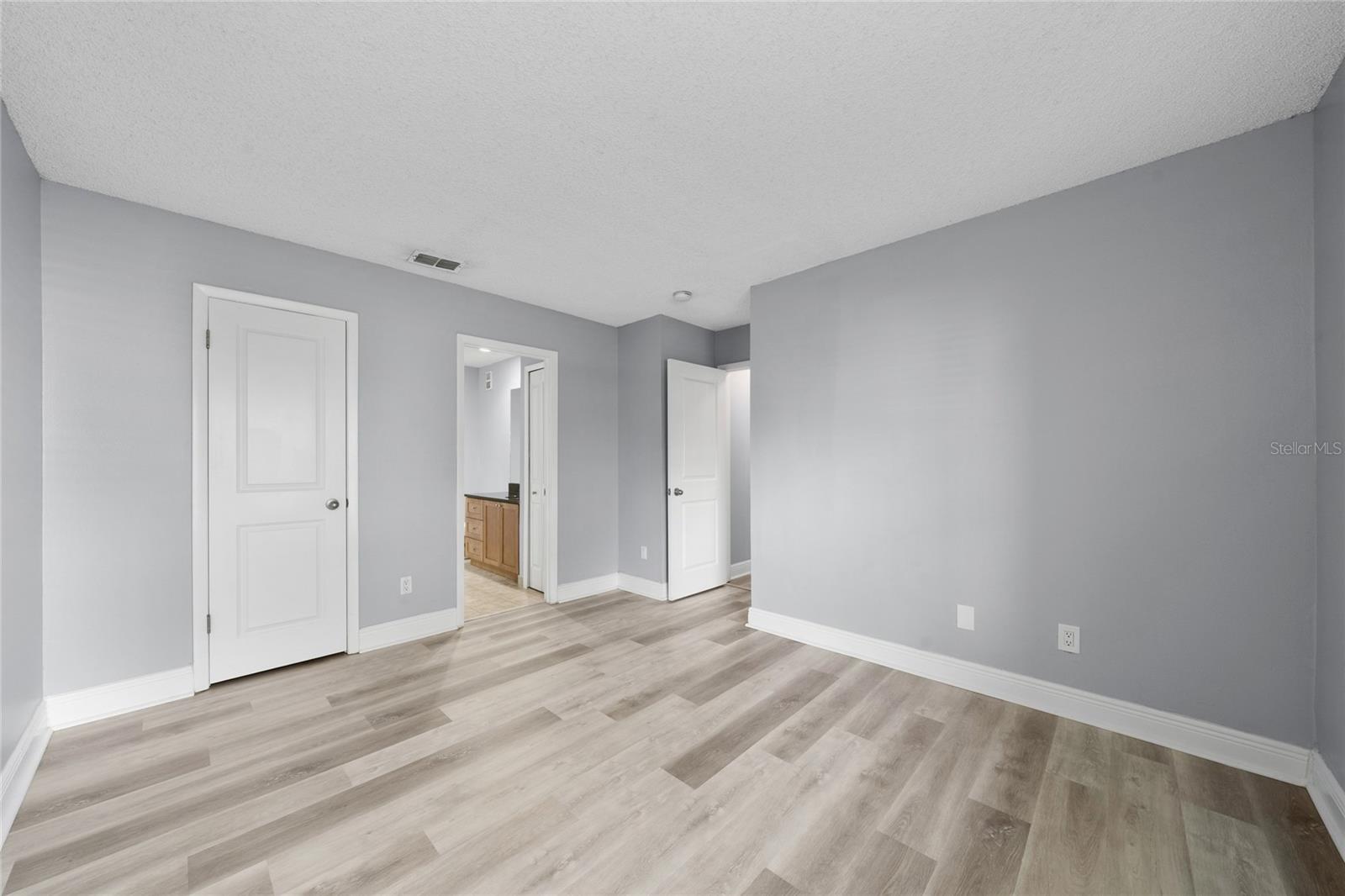 Image 21 of 27 For 5424 Michigan Street 7