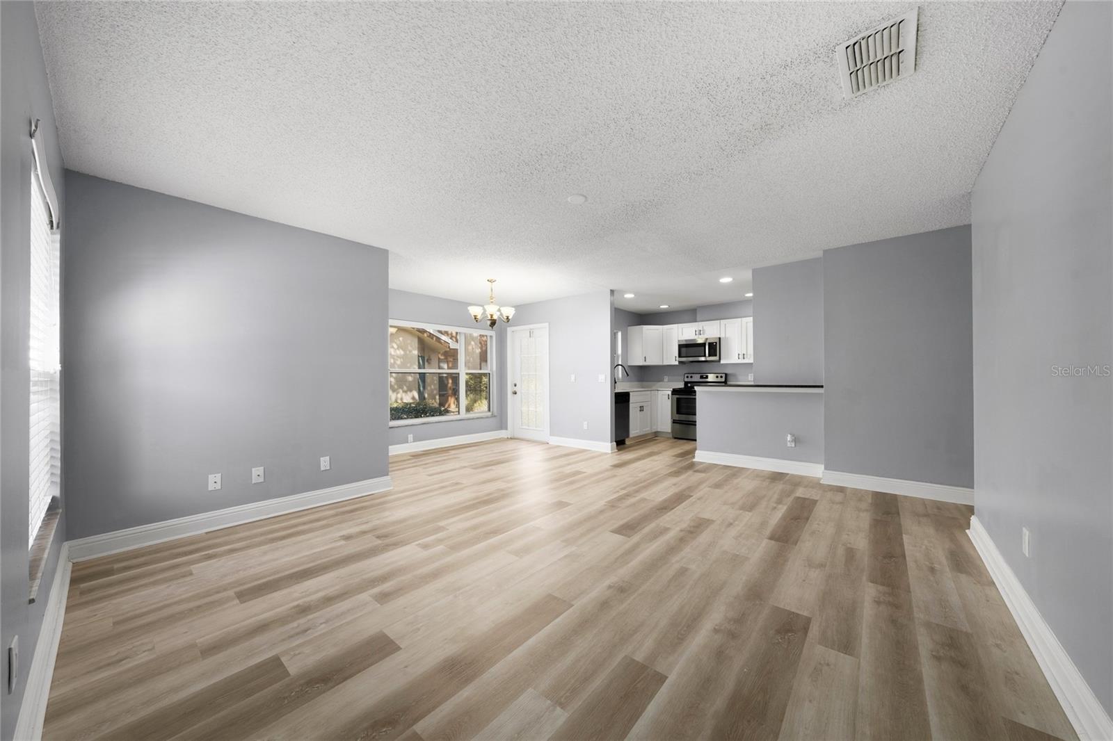 Image 5 of 27 For 5424 Michigan Street 7