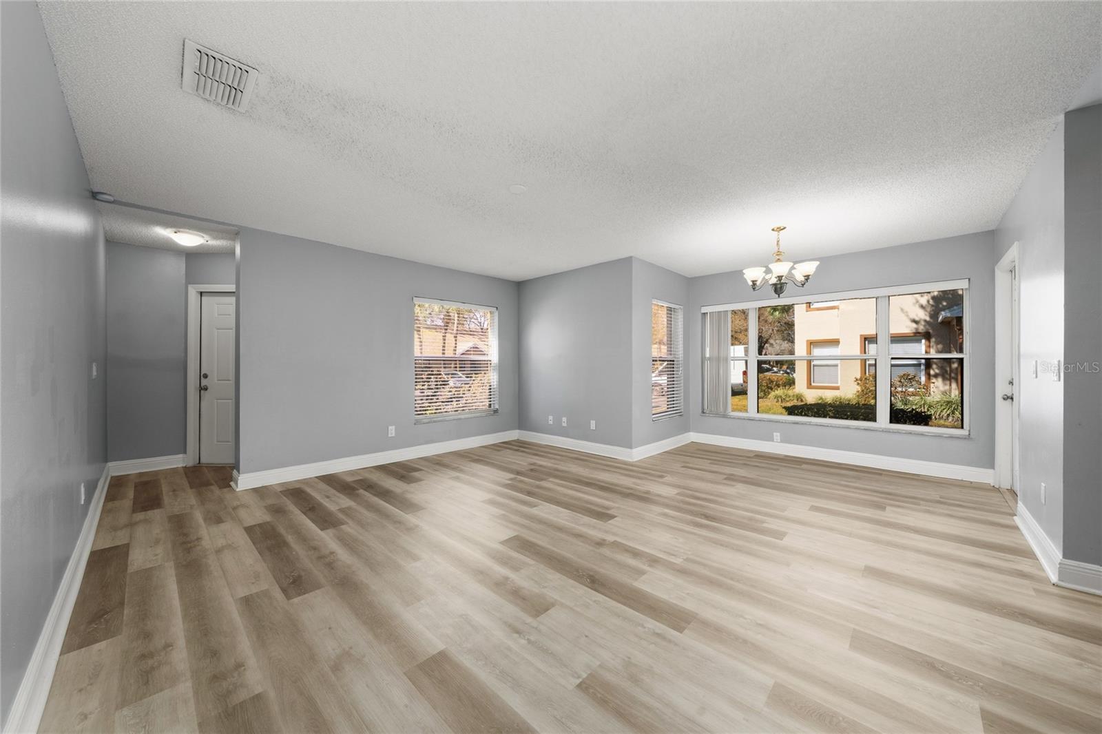 Image 7 of 27 For 5424 Michigan Street 7