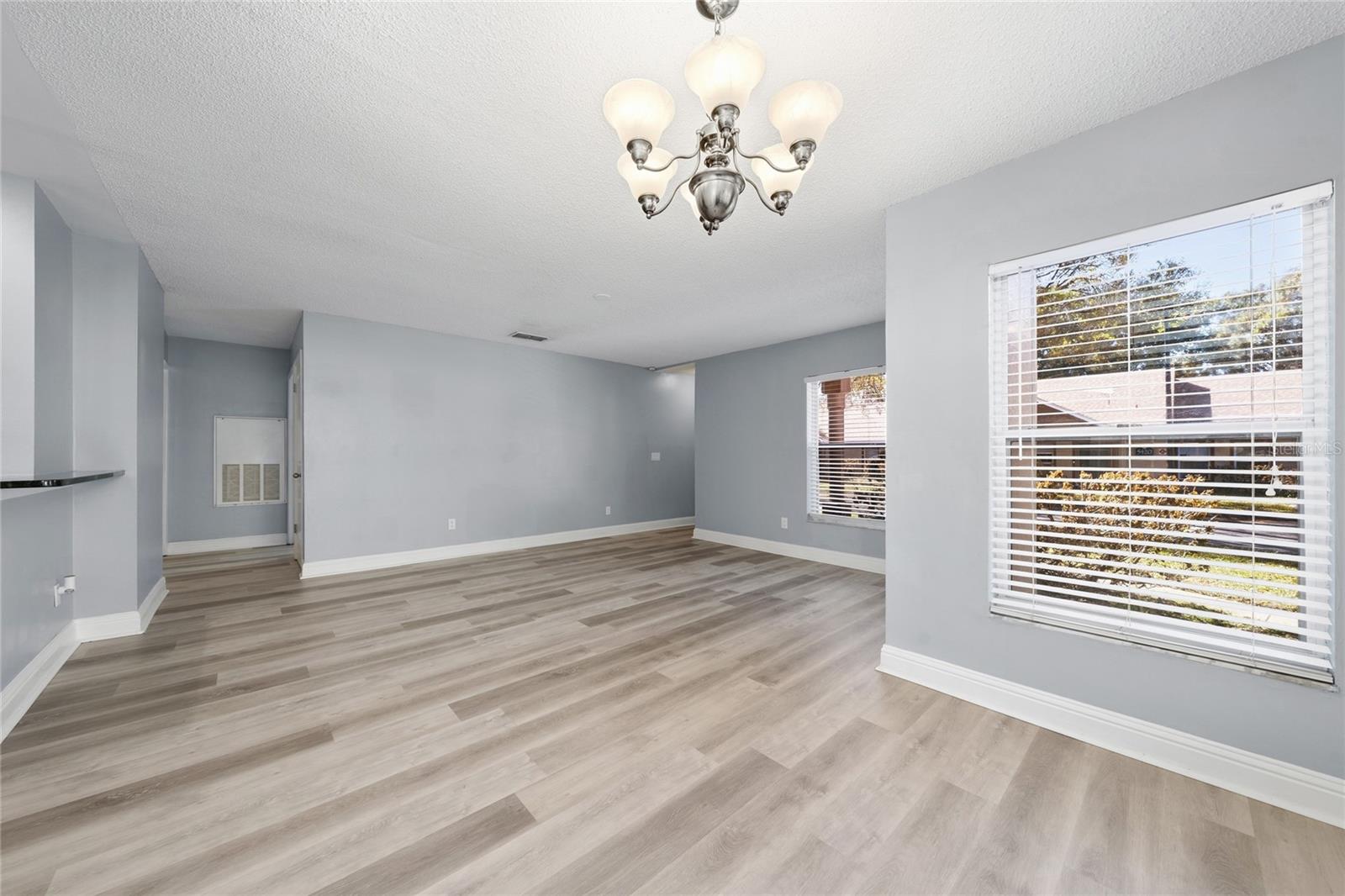 Image 8 of 27 For 5424 Michigan Street 7