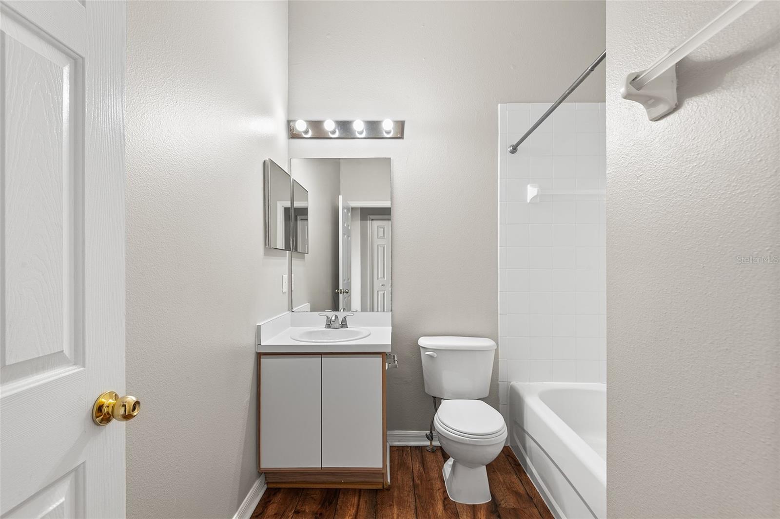 Image 11 of 15 For 1304 Denman Court