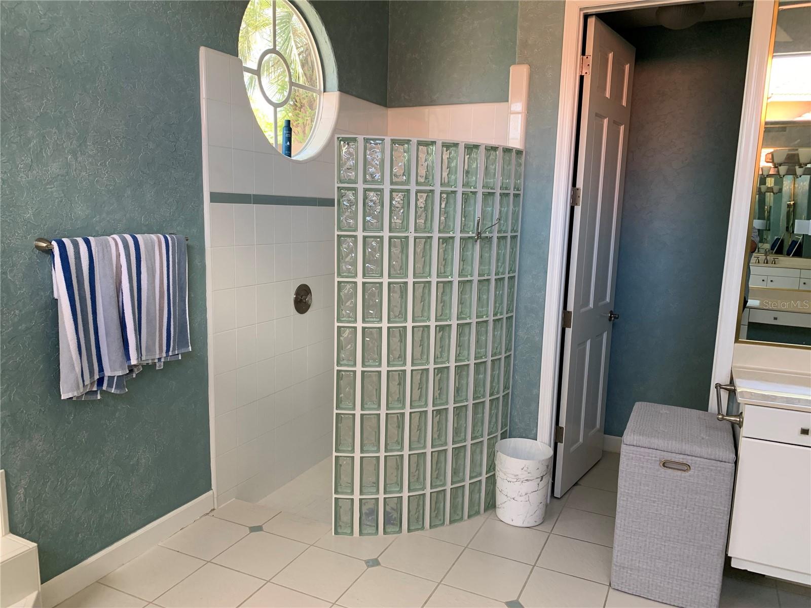 Image 25 of 45 For 103 Red Sky Court