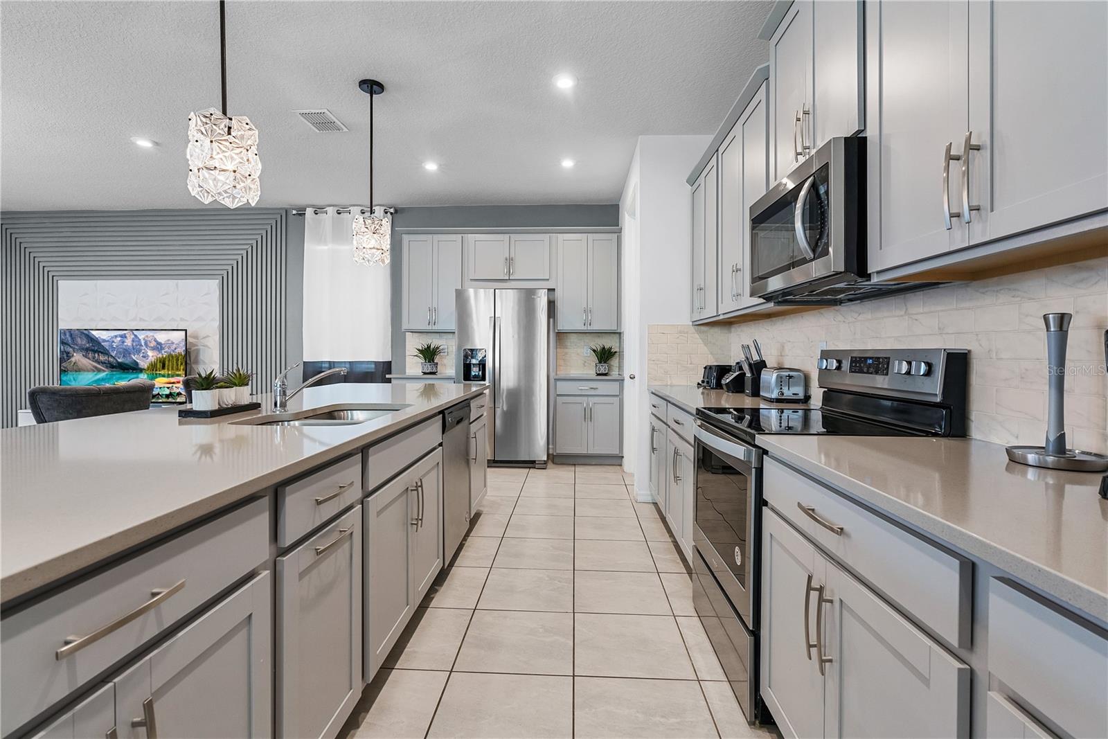 Image 12 of 50 For 8915 Tropical Haven Court