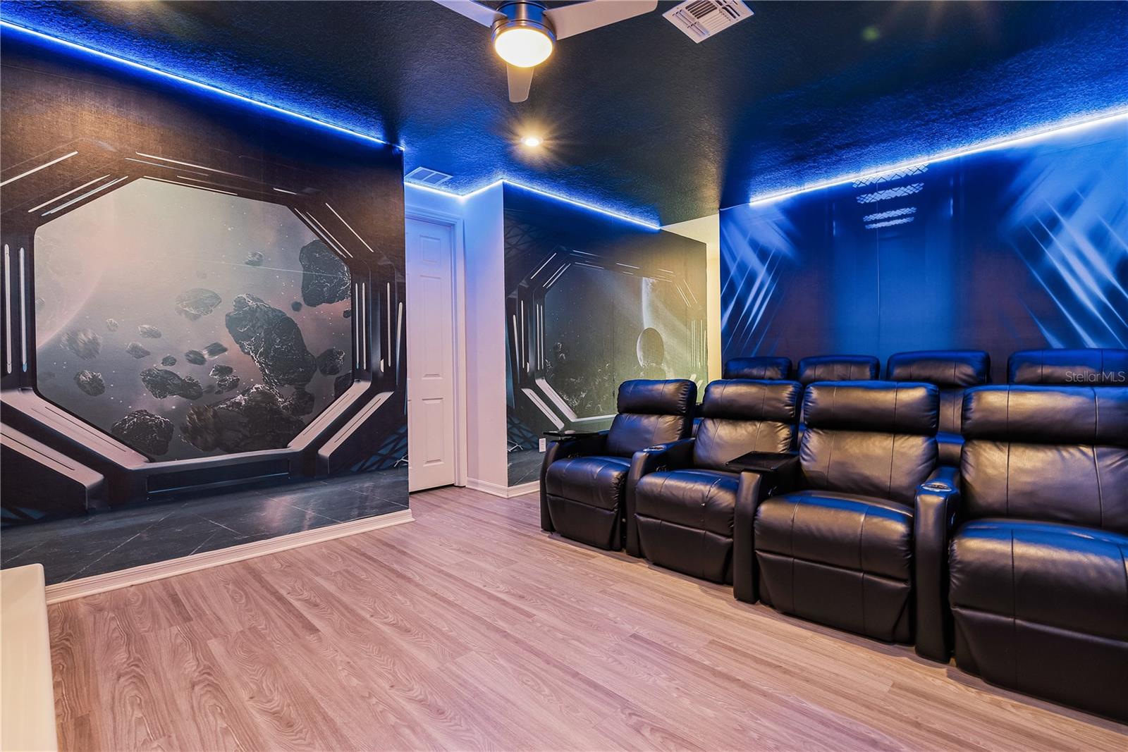 Image 19 of 50 For 8915 Tropical Haven Court