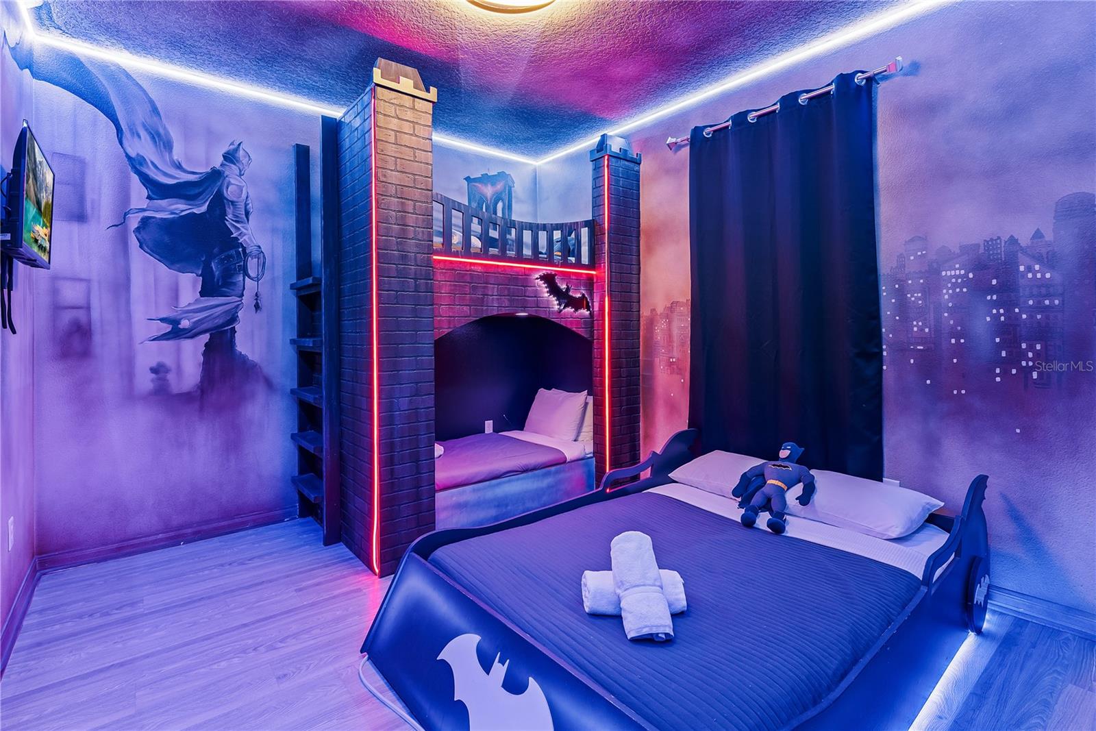 Image 33 of 50 For 8915 Tropical Haven Court