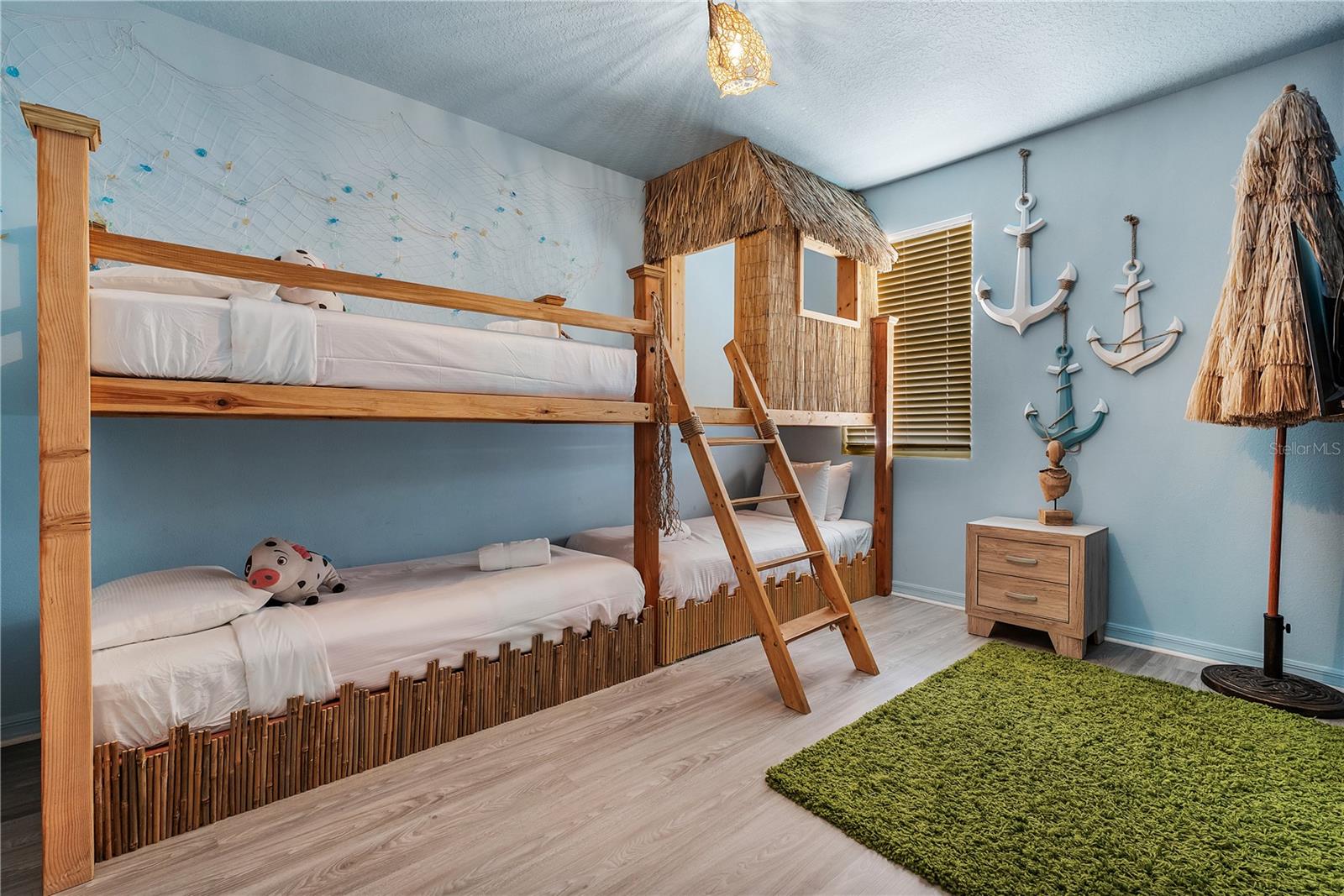 Image 40 of 50 For 8915 Tropical Haven Court