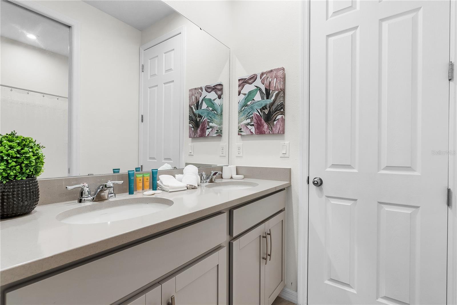 Image 41 of 50 For 8915 Tropical Haven Court