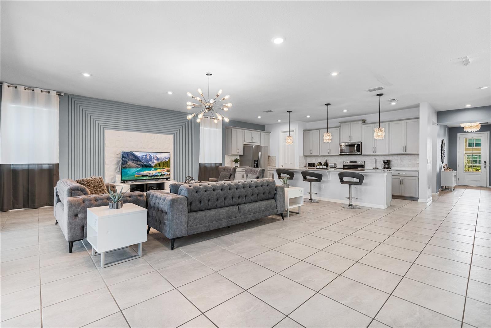 Image 8 of 50 For 8915 Tropical Haven Court