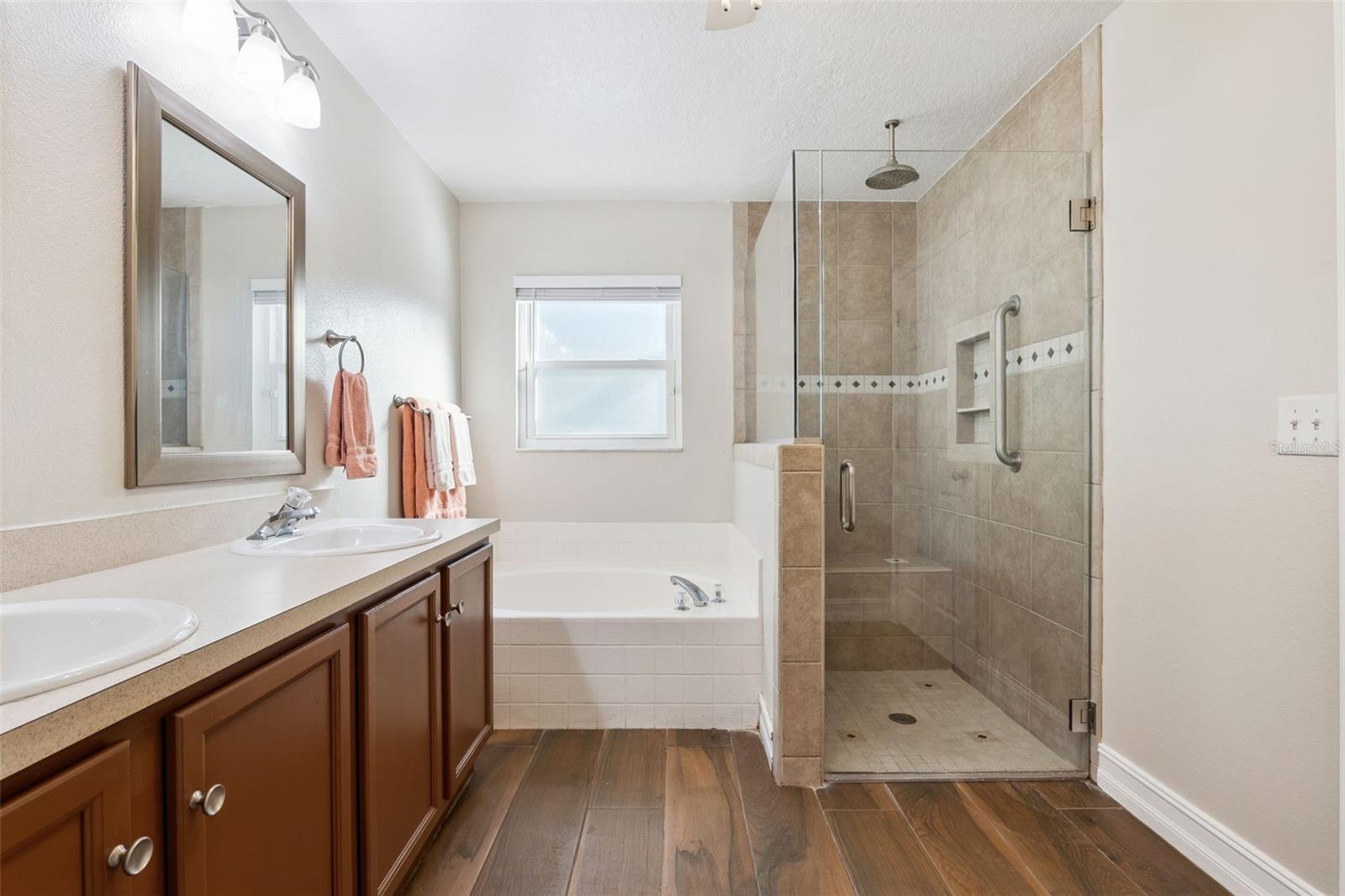 Image 14 of 37 For 884 Belhaven Drive