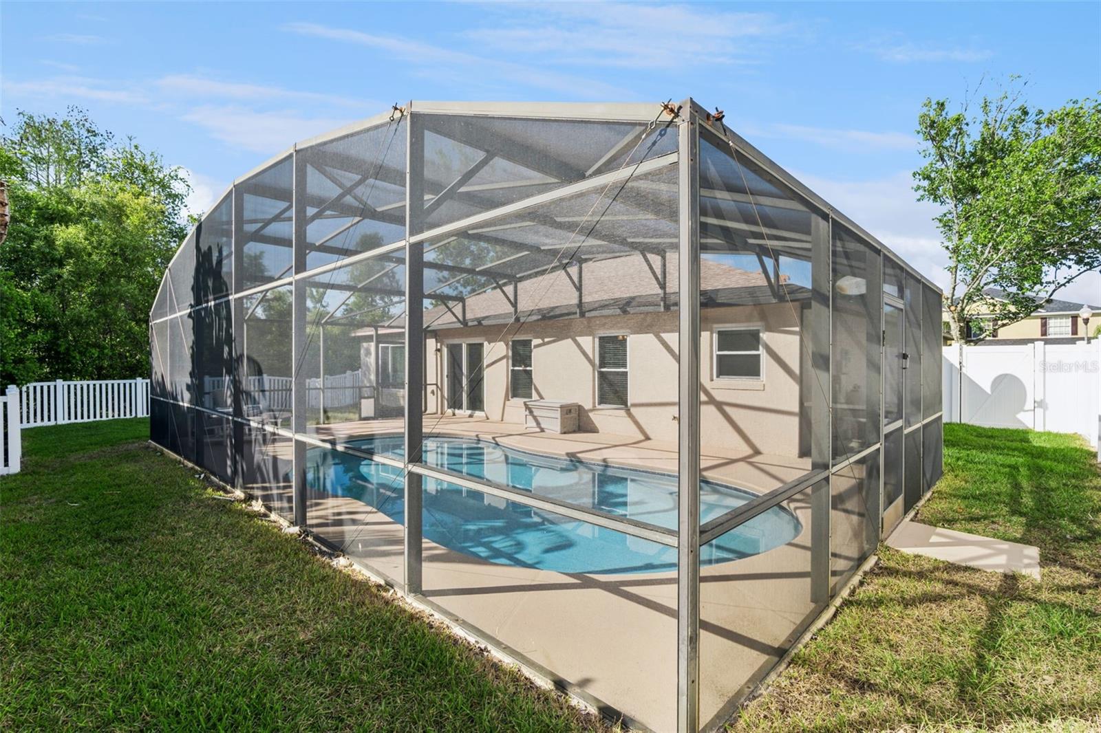 Image 25 of 37 For 884 Belhaven Drive