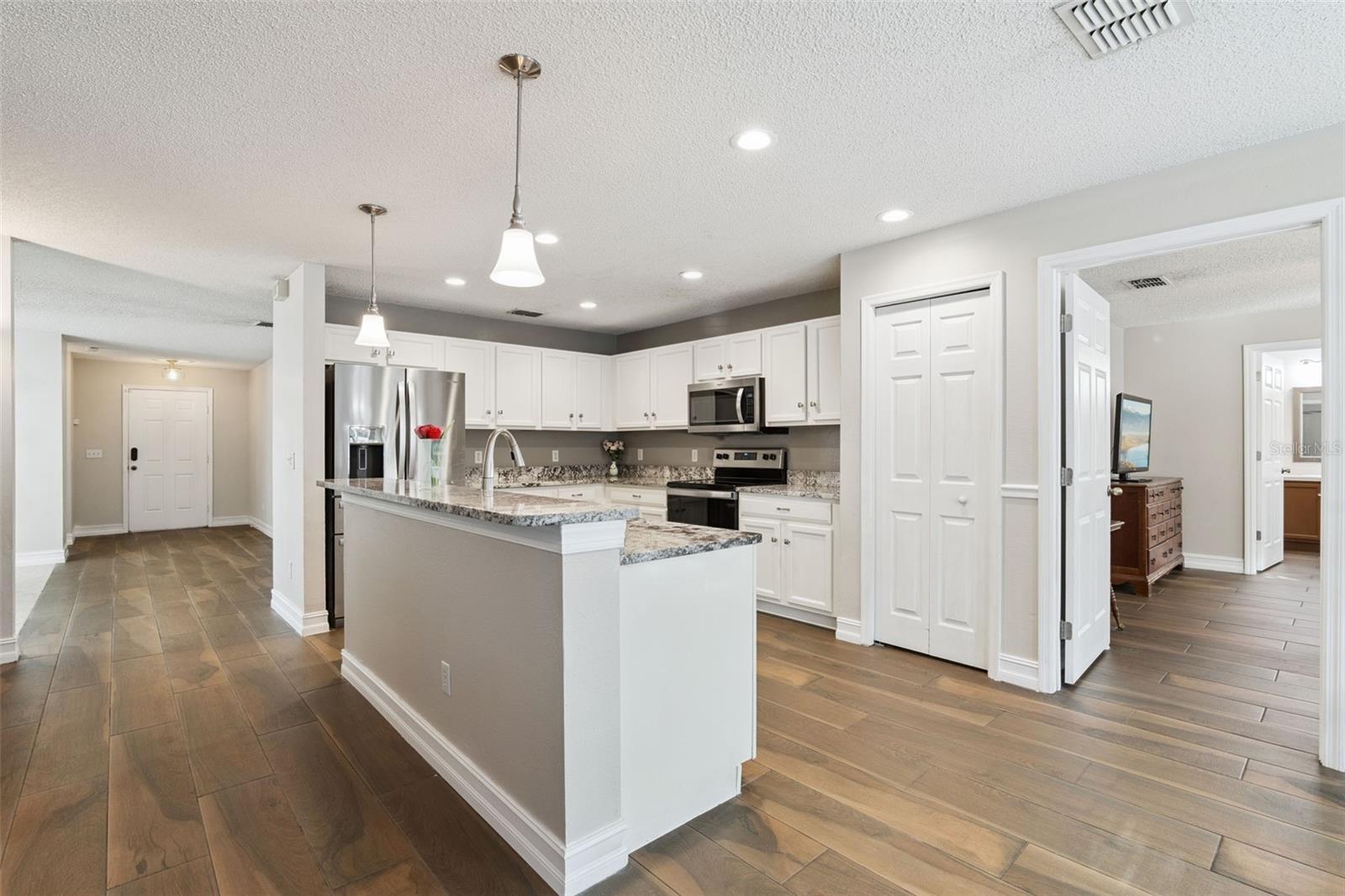 Image 7 of 37 For 884 Belhaven Drive