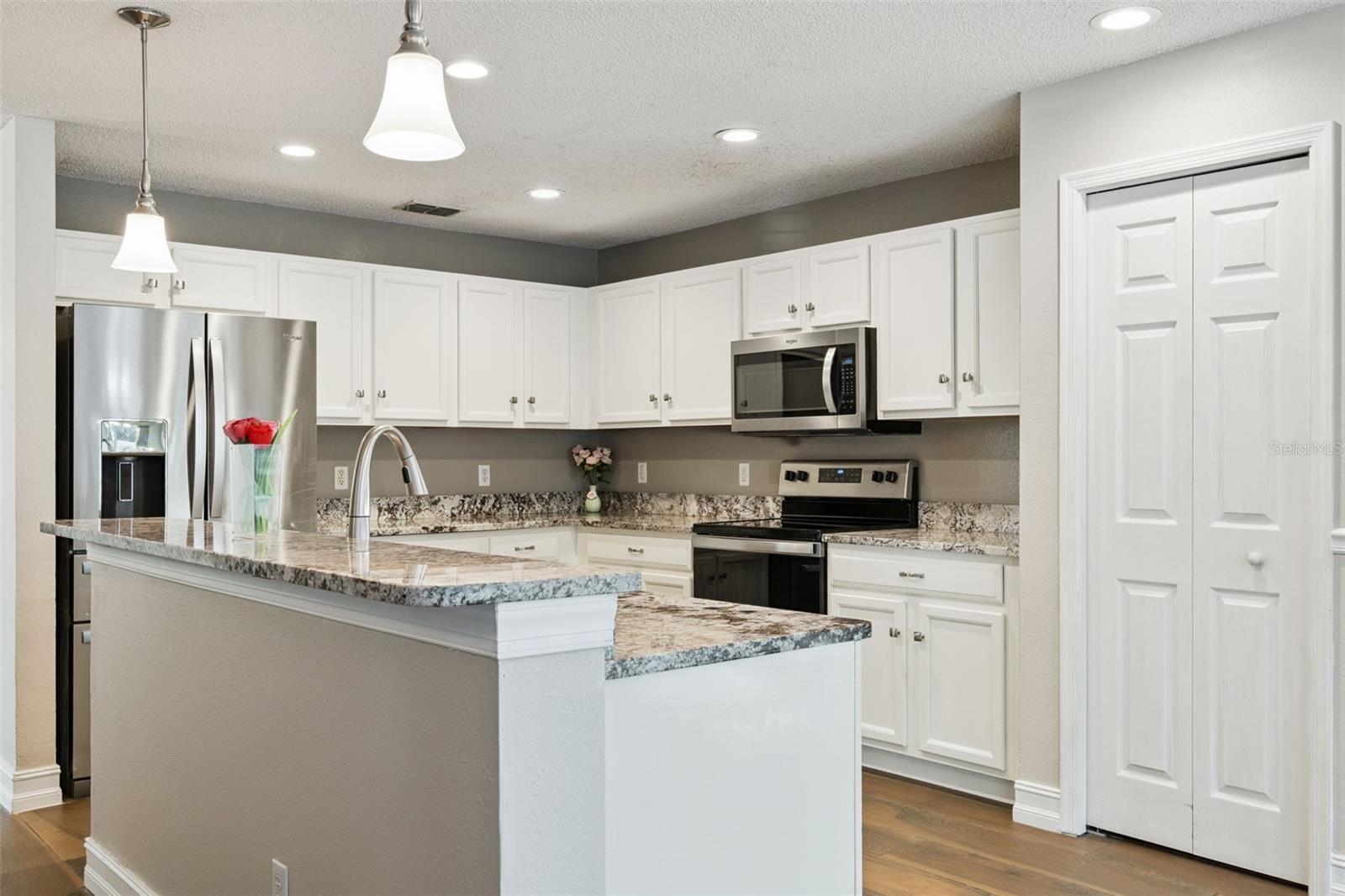 Image 9 of 37 For 884 Belhaven Drive