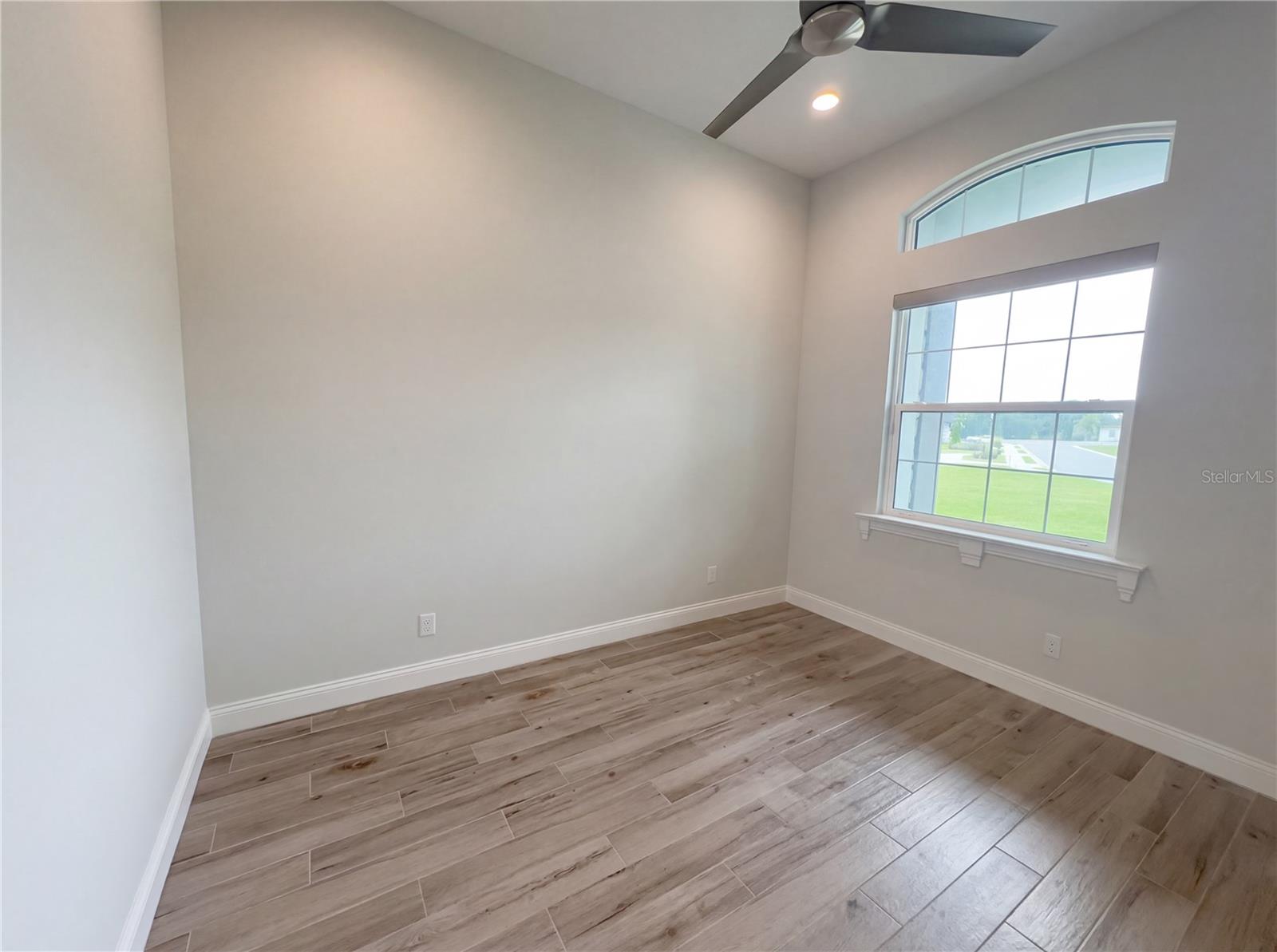 Image 17 of 30 For 4921 Deckside Loop