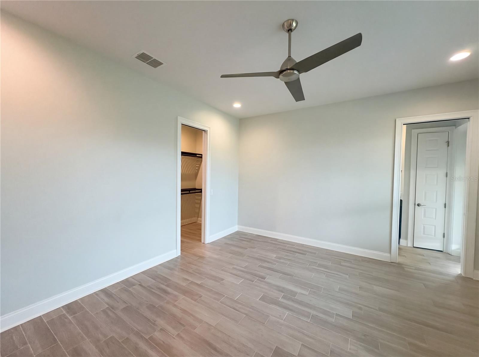 Image 18 of 30 For 4921 Deckside Loop