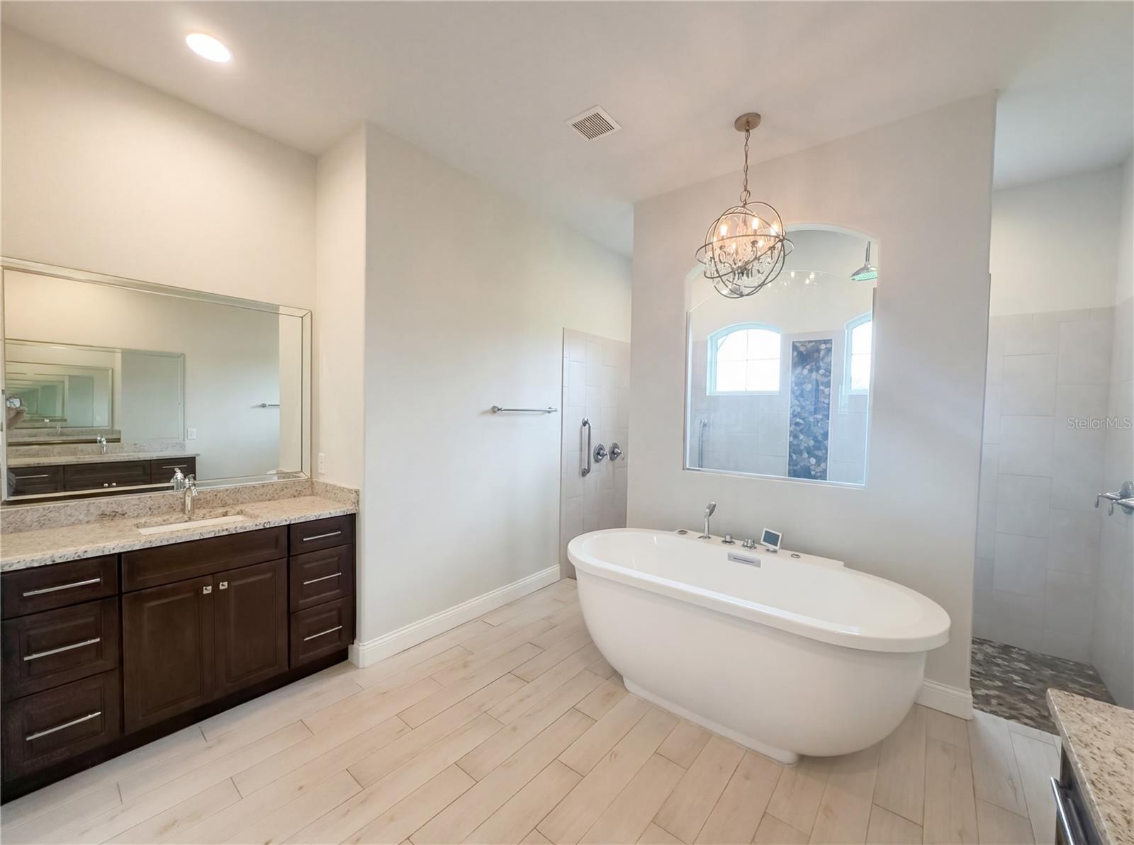 Image 23 of 30 For 4921 Deckside Loop