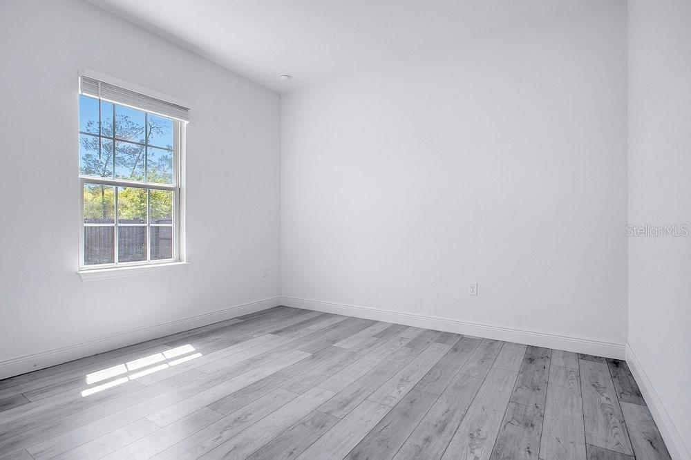 Listing photo id 13 for 16175 24th Court Road