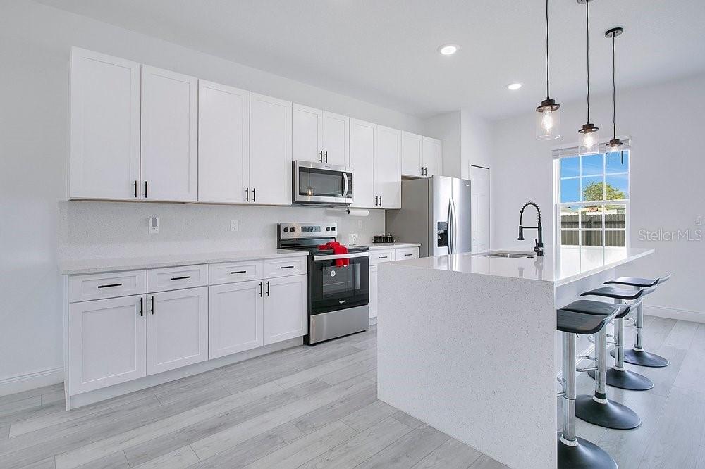 Listing photo id 3 for 16175 24th Court Road