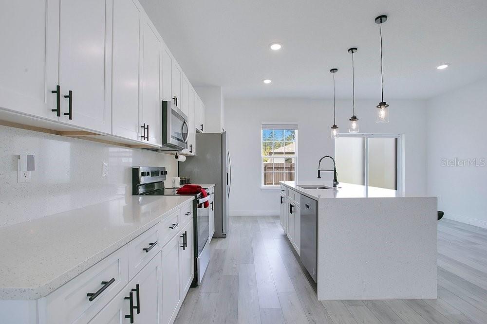 Listing photo id 4 for 16175 24th Court Road