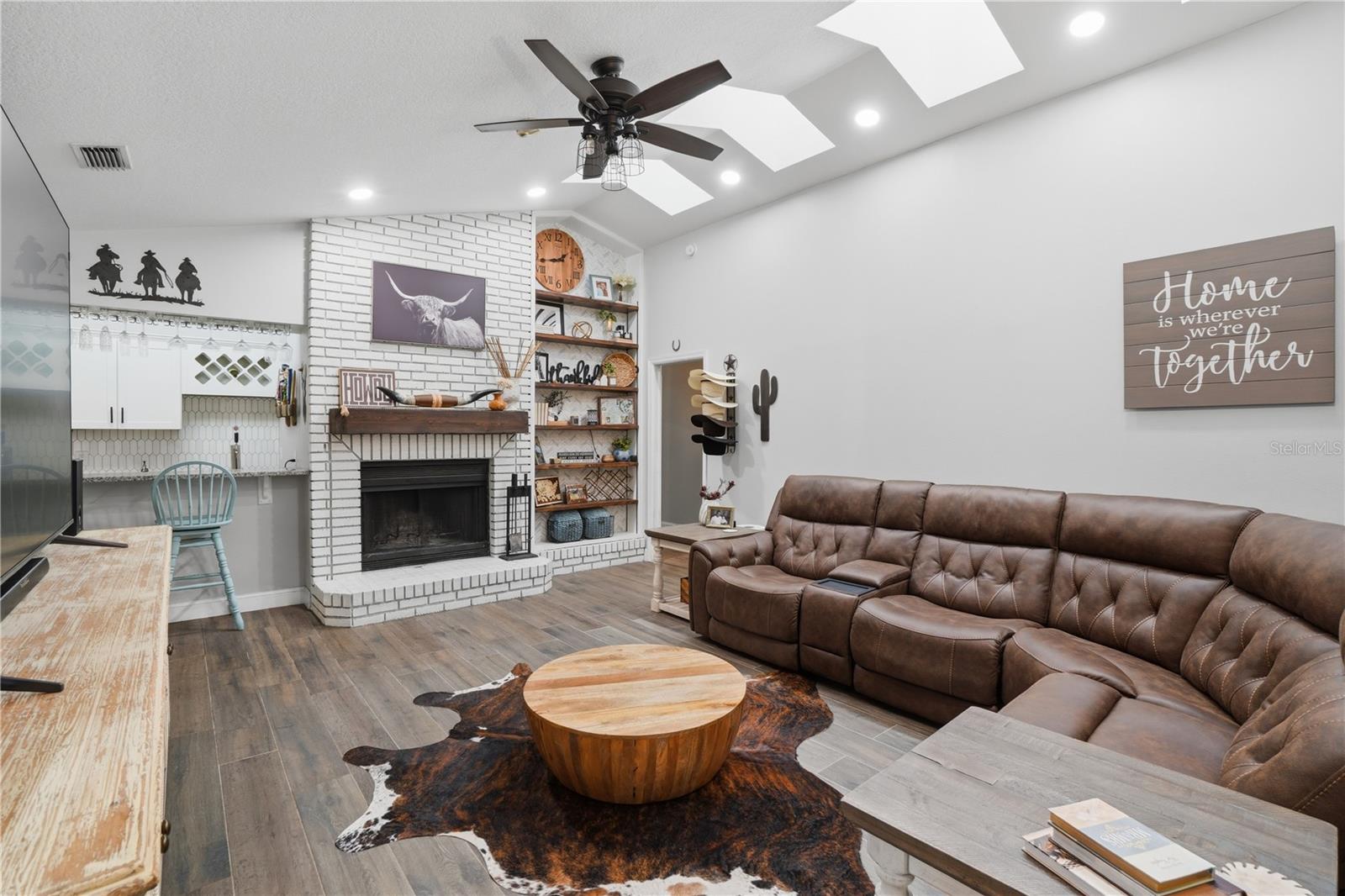 Image 12 of 62 For 684 Olean Court