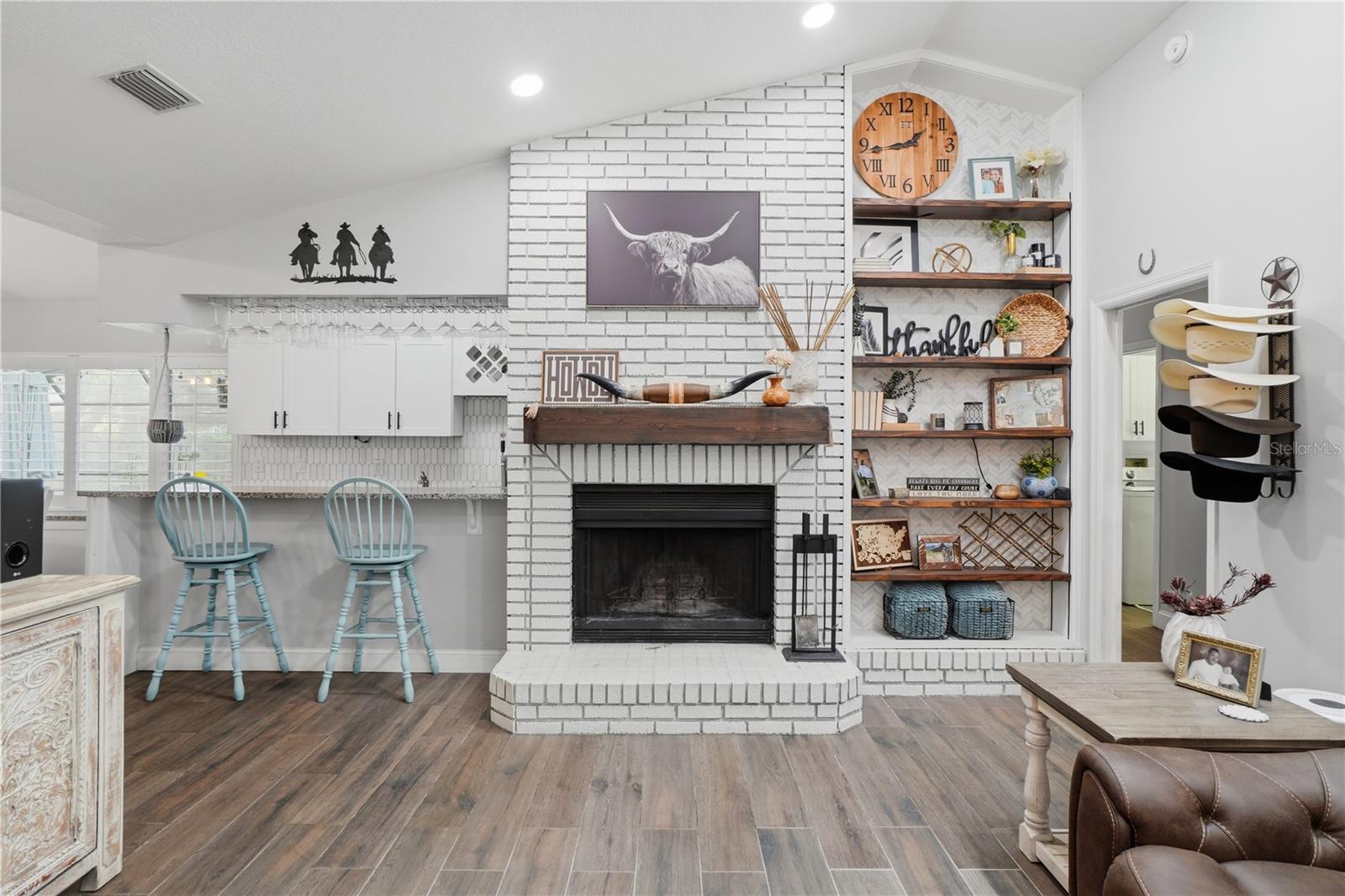 Image 15 of 62 For 684 Olean Court