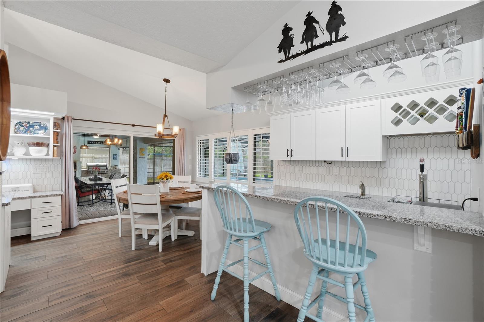 Image 16 of 62 For 684 Olean Court