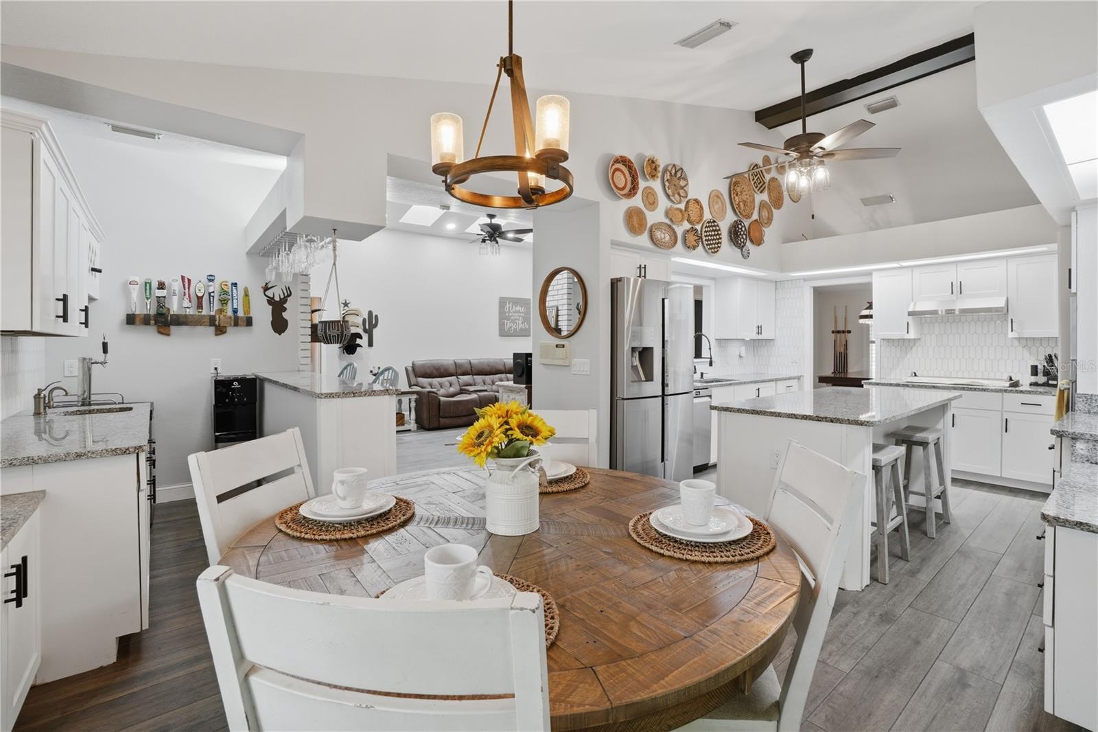 Image 19 of 62 For 684 Olean Court