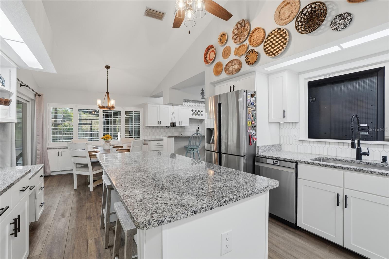 Image 24 of 62 For 684 Olean Court