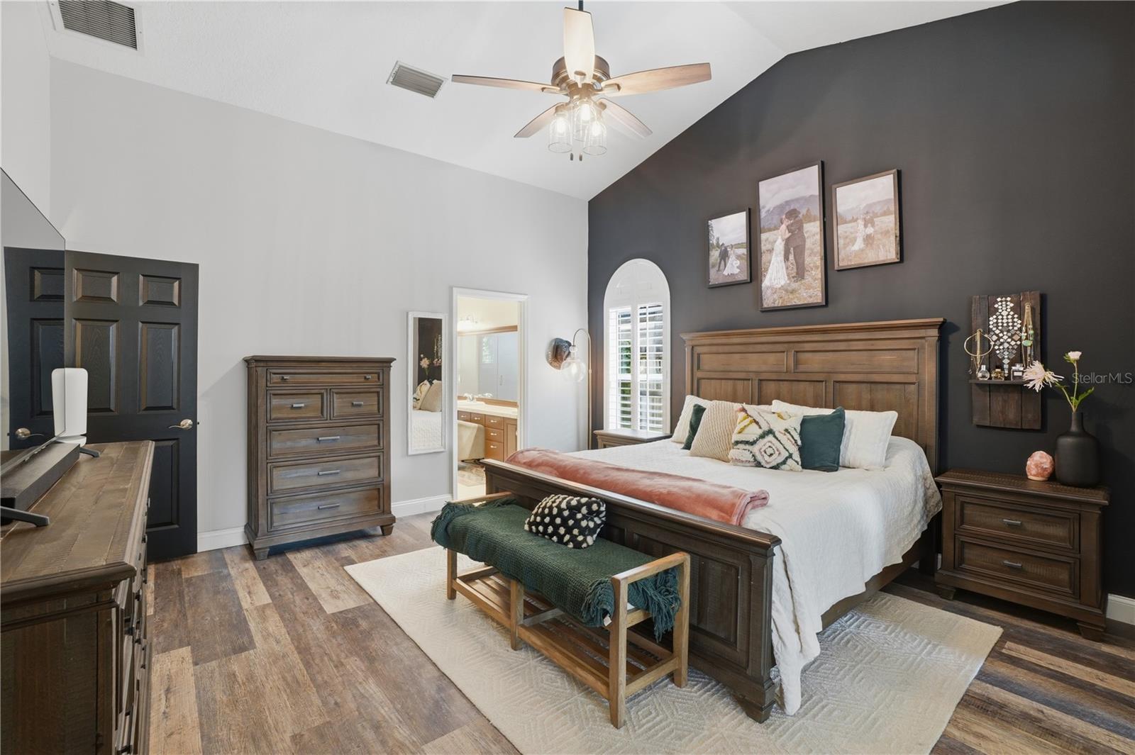 Image 27 of 62 For 684 Olean Court