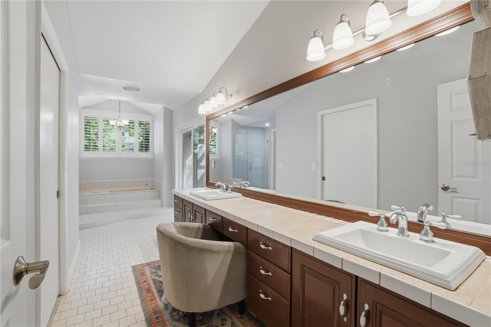 Image 29 of 62 For 684 Olean Court