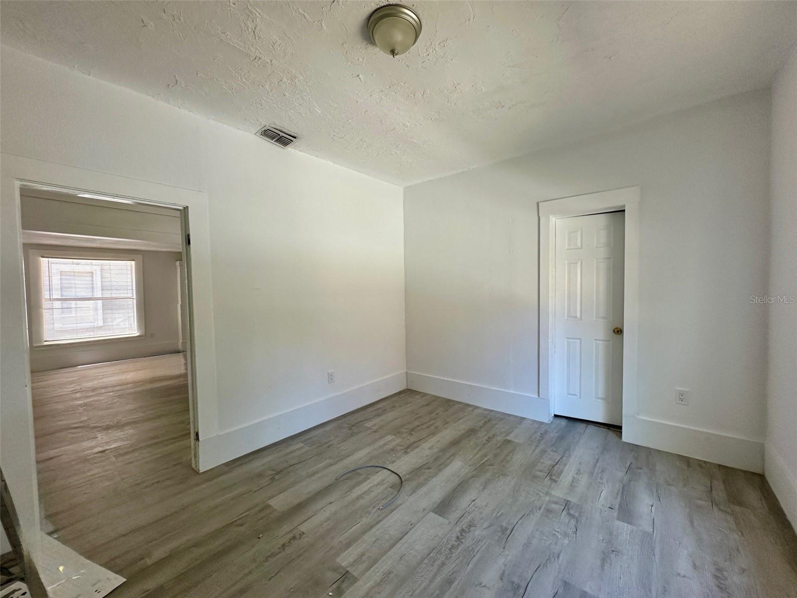 Image 11 of 17 For 611 Sanford Avenue