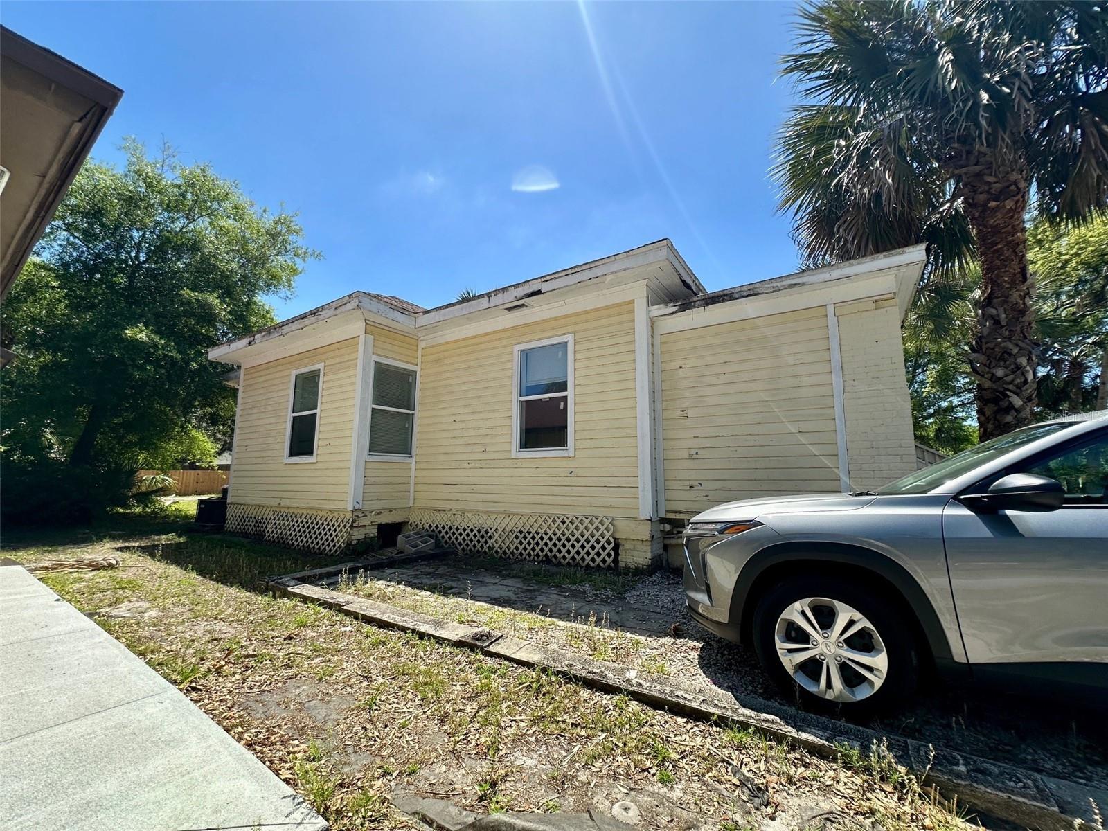 Image 13 of 17 For 611 Sanford Avenue