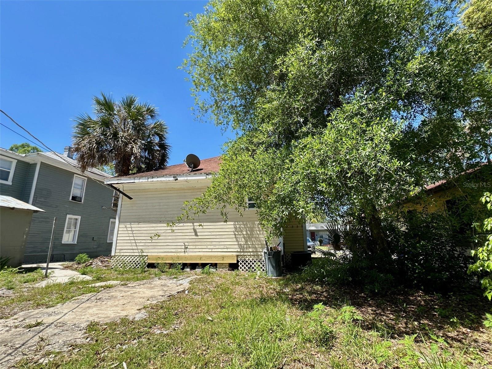 Image 15 of 17 For 611 Sanford Avenue