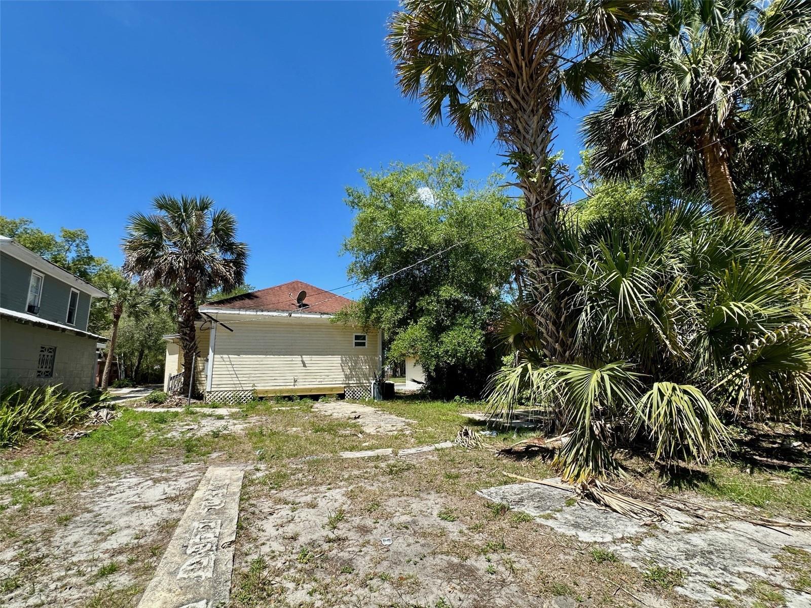 Image 16 of 17 For 611 Sanford Avenue