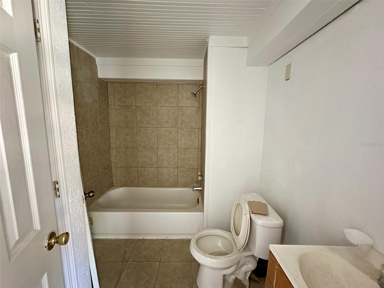 Image 7 of 17 For 611 Sanford Avenue