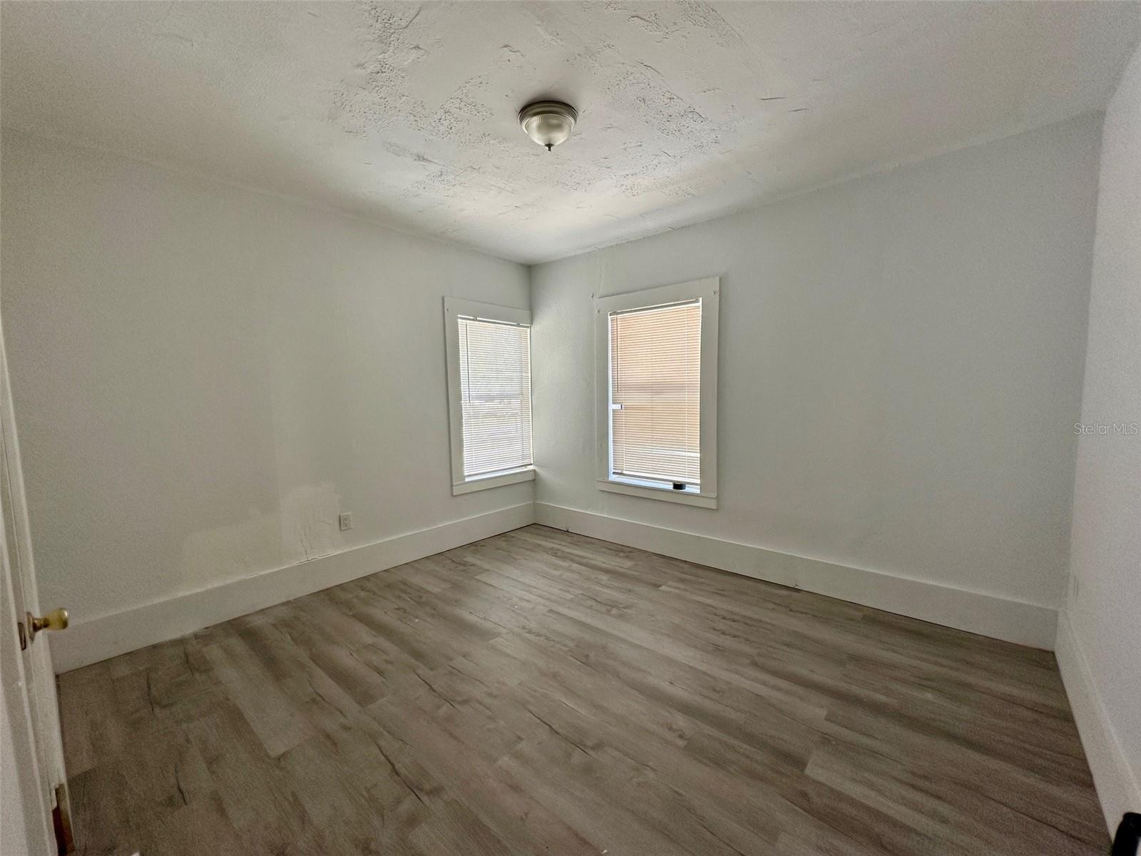 Image 8 of 17 For 611 Sanford Avenue