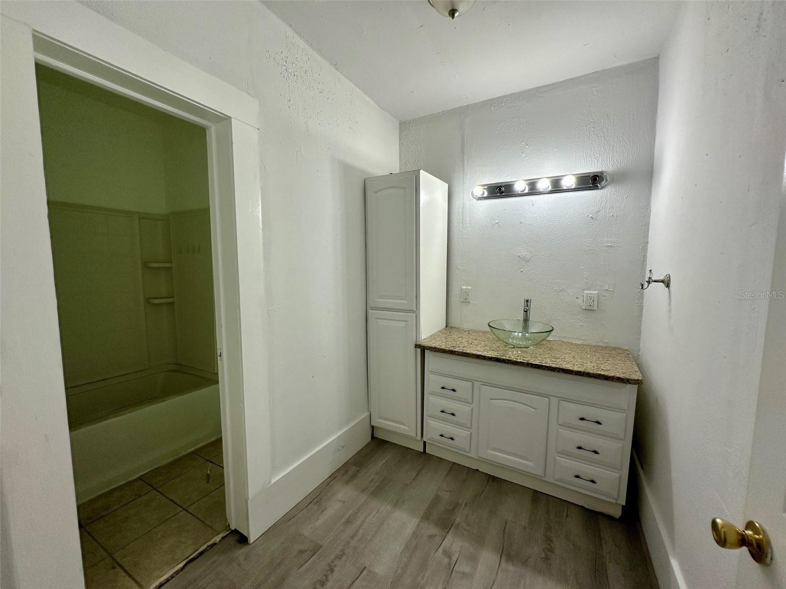 Image 9 of 17 For 611 Sanford Avenue