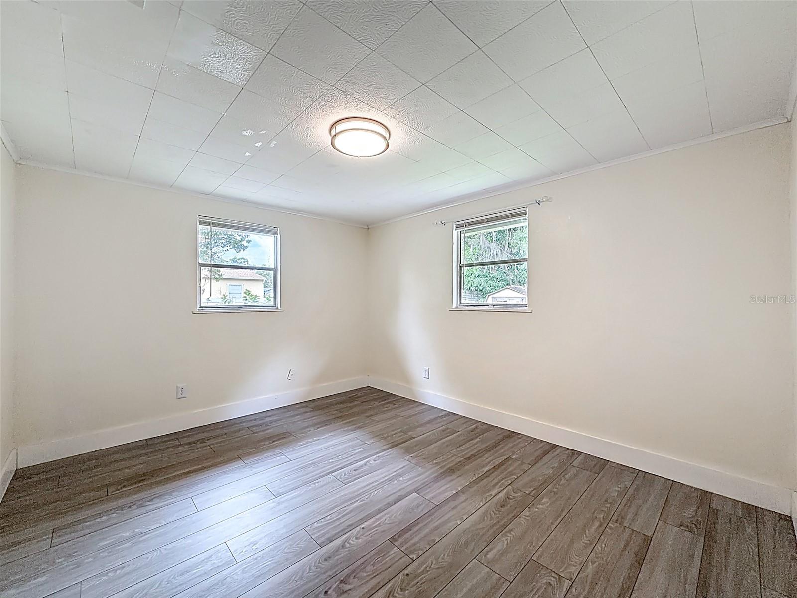 Image 16 of 56 For 544 Mercury Avenue