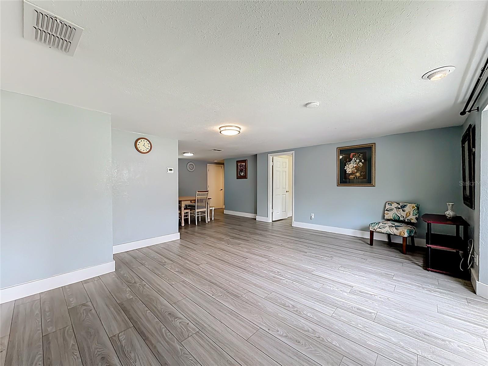 Image 21 of 56 For 544 Mercury Avenue