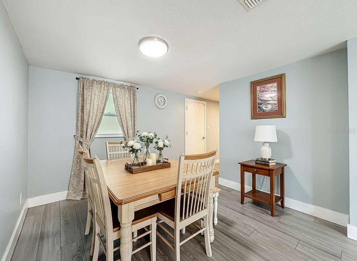 Image 4 of 56 For 544 Mercury Avenue