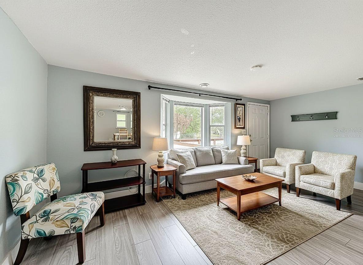 Image 6 of 56 For 544 Mercury Avenue