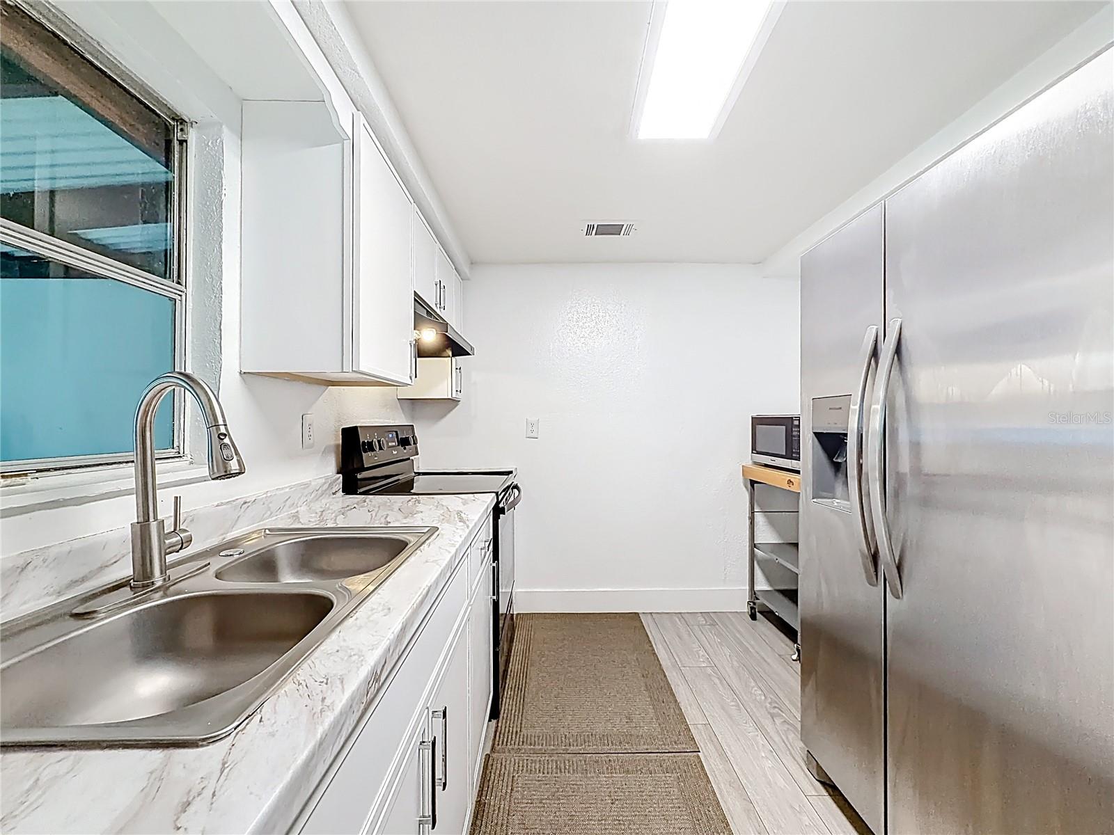 Image 9 of 56 For 544 Mercury Avenue