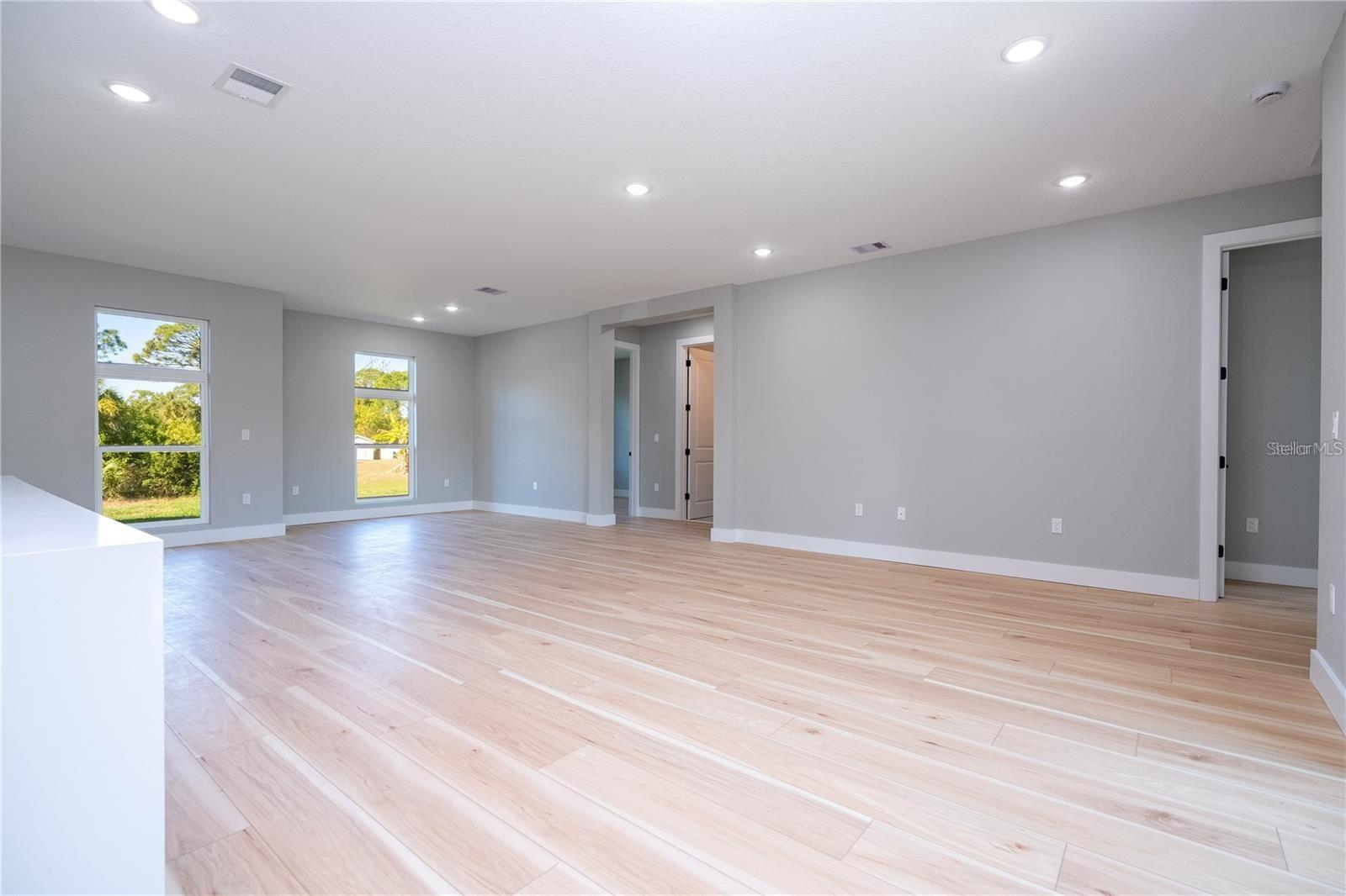 Image 16 of 53 For 49 Santa Fe Street