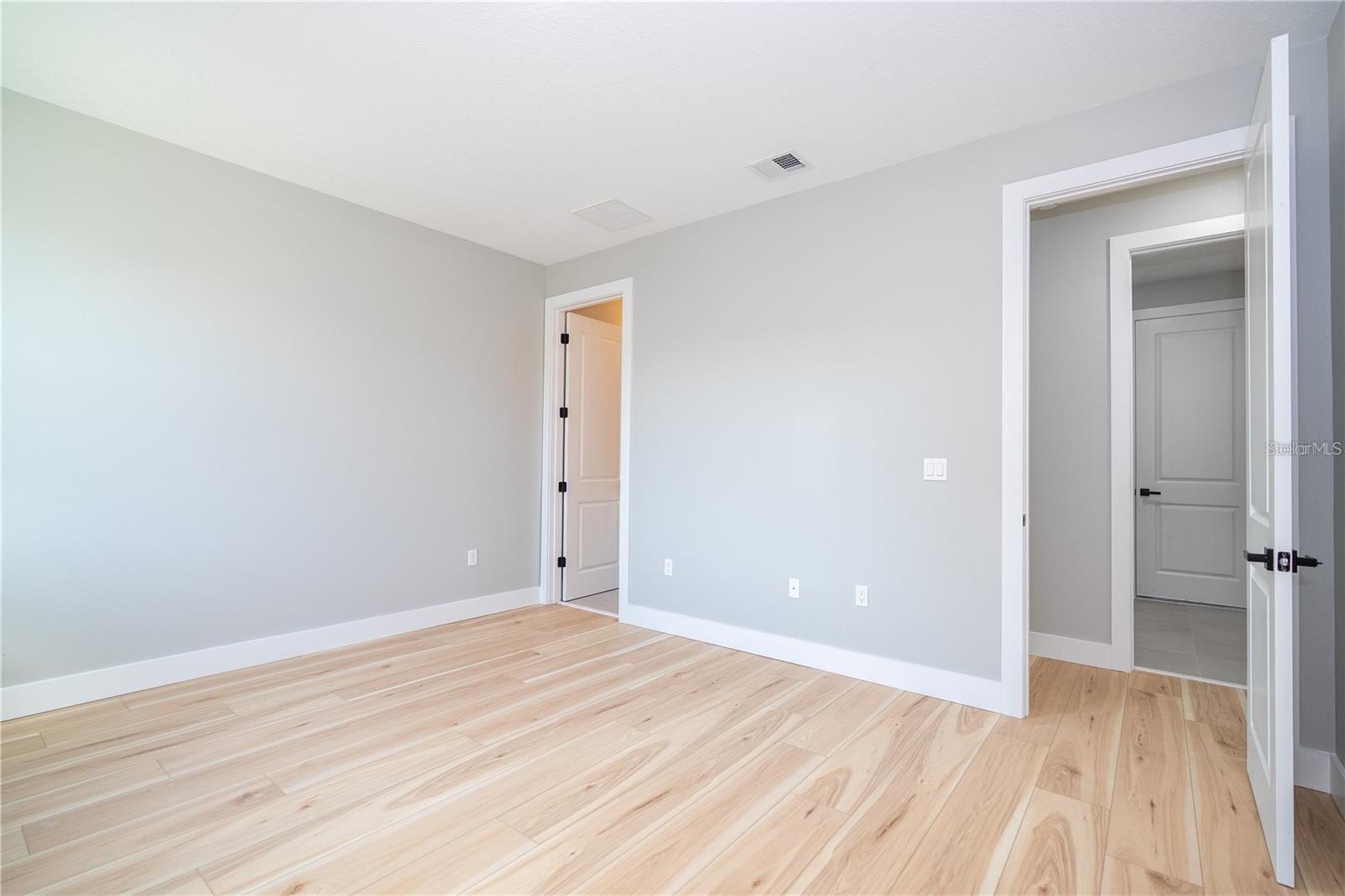 Image 25 of 53 For 49 Santa Fe Street